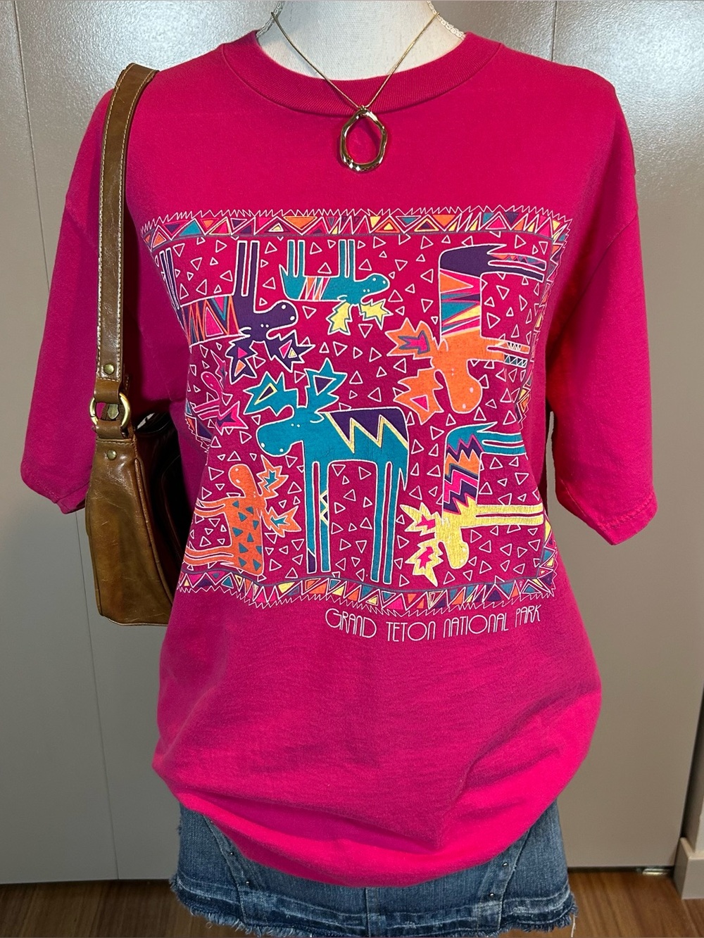 Vintage Pink Colorful Grand Teton National Park Moose Large Graphic T-shirt
